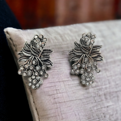 German Silver Coloured stone Leaf Jhumka || 1 Pair